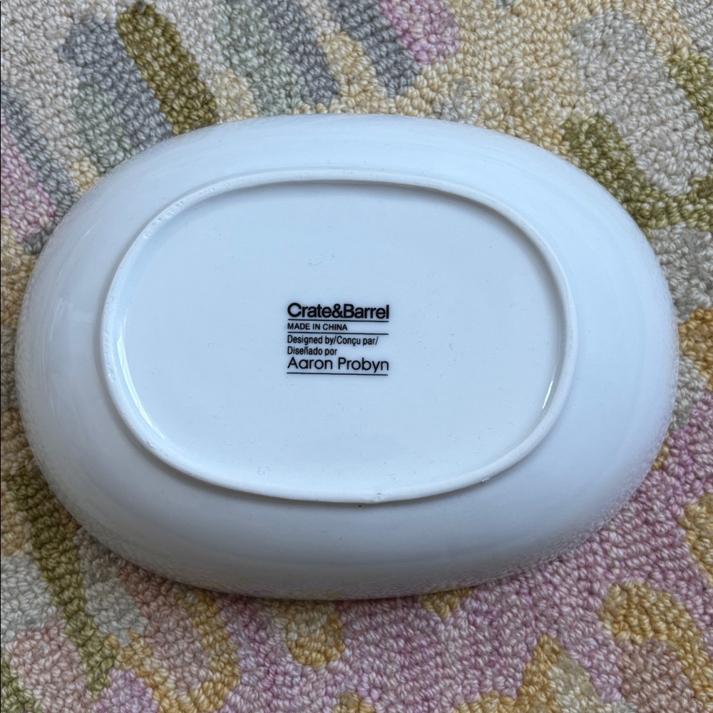 Aaron Probyn x Crate&Barrel White Ceramic serving dish EUC - Picture 6 of 11